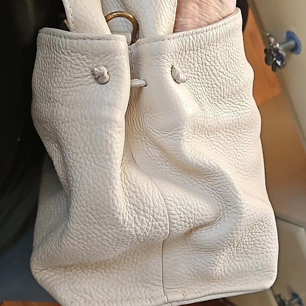 Ivory handbag 12x8x6.5 with three straps. - Picture 11 of 12